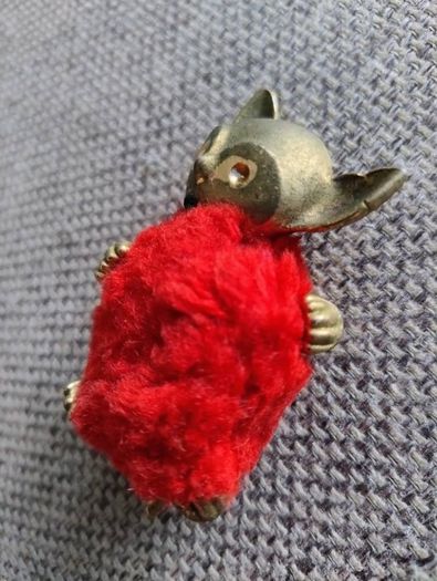 Vintage brass cat pin cushion see last photo for exact measurements FREE STANDARD POSTAGE INCLUDED
