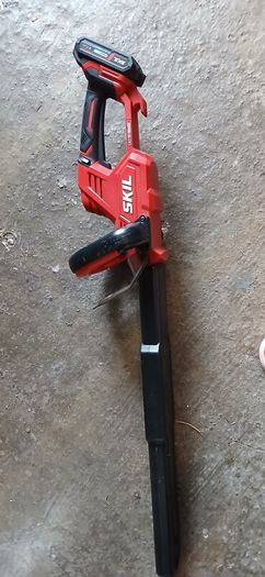 SKIL Hedge trimmer and spare battery