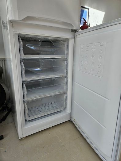 Fridge freezer