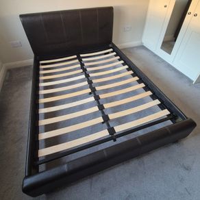 Beautiful 4ft 6 Leather Double Bed Frame
