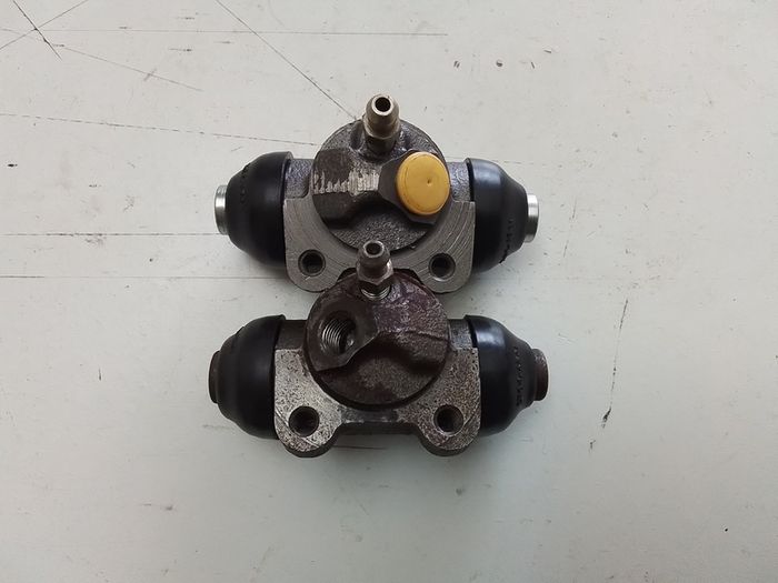 2 Renault 18 Wheel Cylinders.