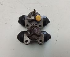 2 Renault 18 Wheel Cylinders.