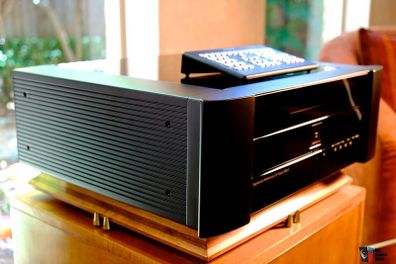 Hifi Gold Legendary Reference Signature Meridian 808.2  the most significant product in the history of the Compact Disc 16000 new Pristine condition with original Remote Signature Signed by Bob Stuart and Allen Boothroyd