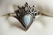 Vintage 925 Sterling Silver Crown Style Ring with Pear Shaped Opal