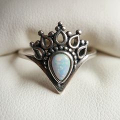 Vintage 925 Sterling Silver Crown Style Ring with Pear Shaped Opal