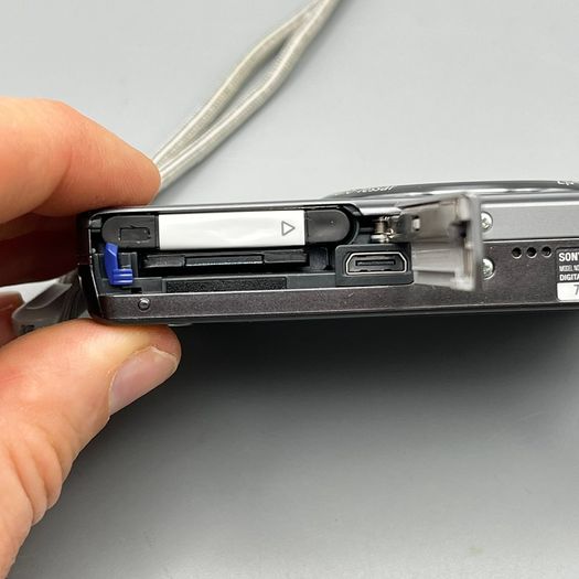 Sony Cyber-shot DSC-W580 Digital Camera 16.1MP with Charger and Battery