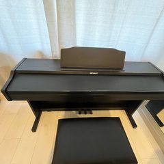 Roland 88 key electric Piano with chair