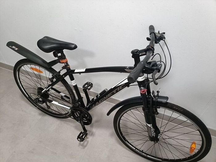hybrid bicycle size M.