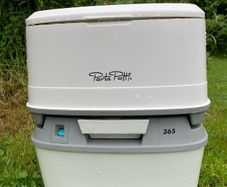 Thetford porta potty 365