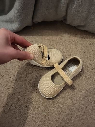 2 Pairs of Girl's toddler shoes size 21 EUR