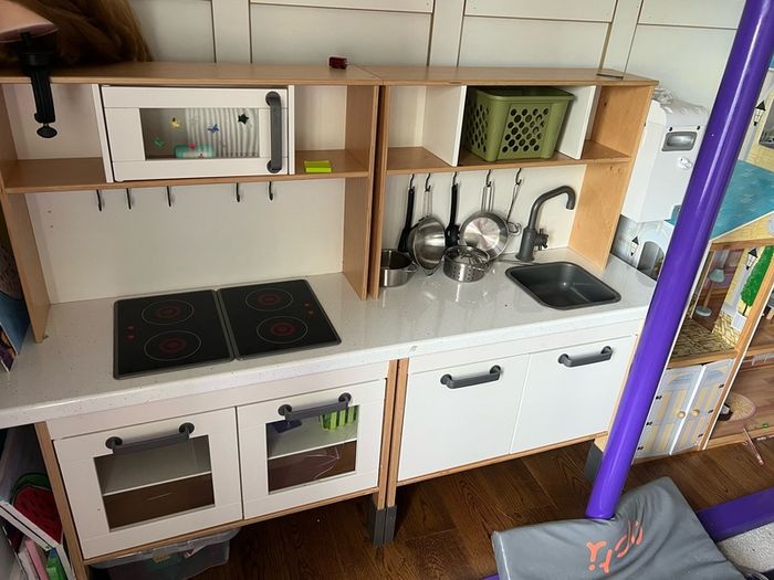 kids play kitchen