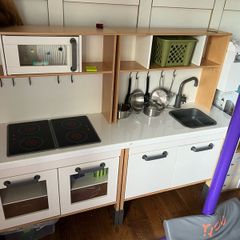kids play kitchen