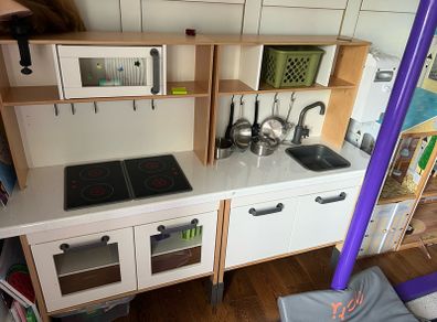 kids play kitchen