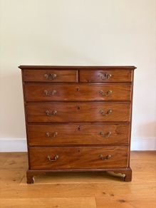 Antique mahogany chest of drawers