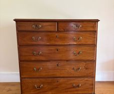 Antique mahogany chest of drawers