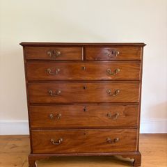 Antique mahogany chest of drawers