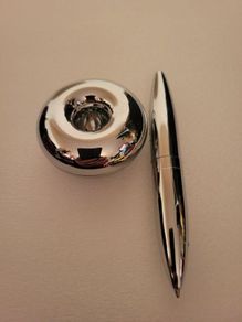 levitating pen