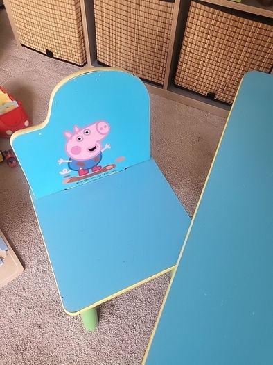kids table and chairs