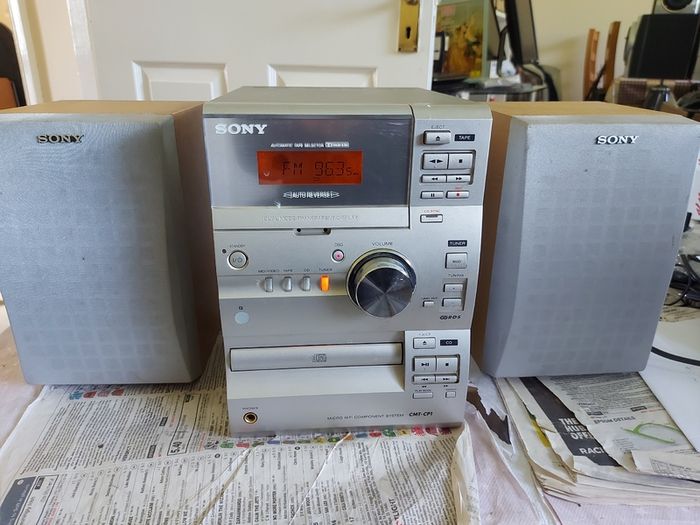 Sony Micro HiFi Component System, Model CMT-CP1, Radio, Tape & CD, all working fine and in very good condition