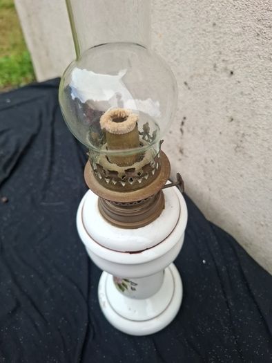 Ceramic vintage oil lamp postage possible