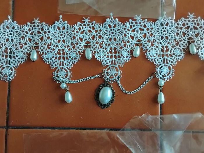new 2 lace necklaces