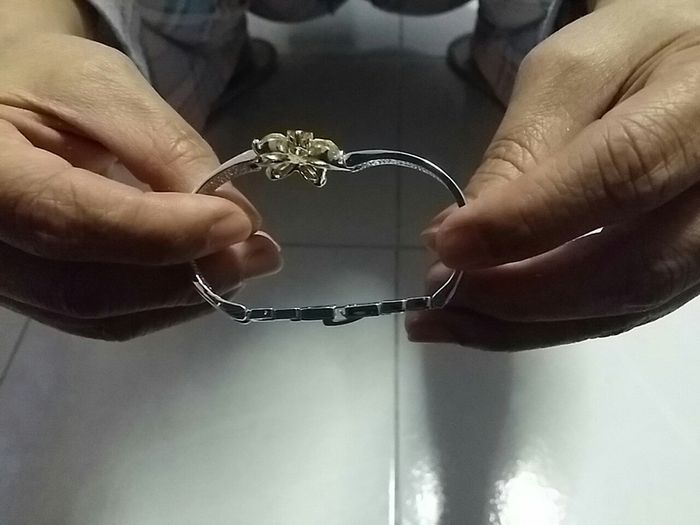 Elegant yellow rhinestone bracelet