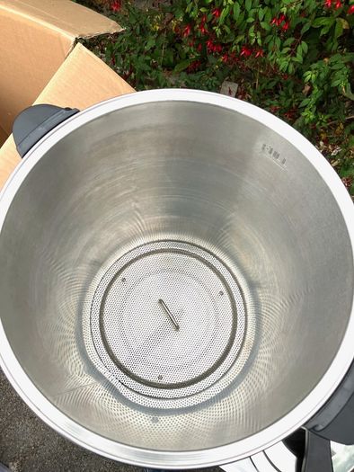 Beer Brew kit: mesh kettle, buckets, bottles