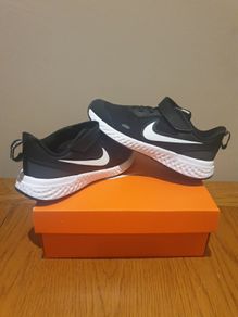 New Nike trainers size 10uk