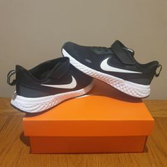 New Nike trainers size 10uk