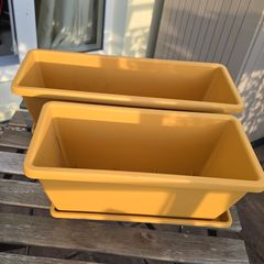 Balcony planters