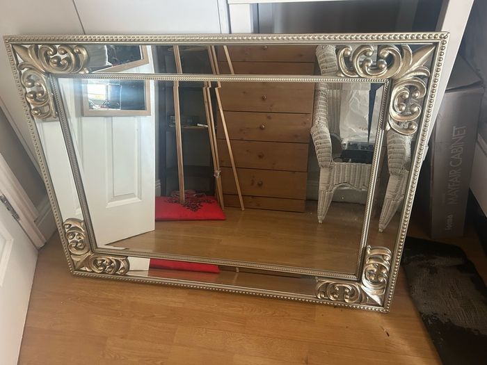 Detailed frame mirror