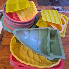 21 Silicone baking moulds