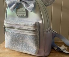 Disney backpack Minnie Mouse Earidescent by Loungefly Disney new