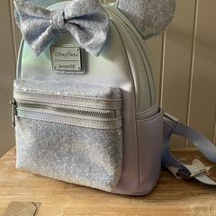 Disney backpack Minnie Mouse Earidescent by Loungefly Disney new