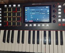 Akai MPC Key 37 Like New