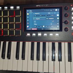 Akai MPC Key 37 Like New