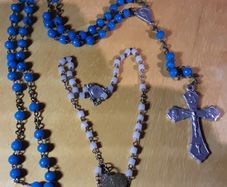 blue rosary beads and another piece (j), tub 3