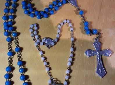 blue rosary beads and another piece (j), tub 3