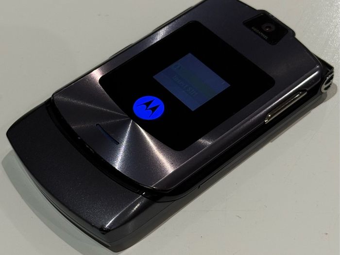 Motorola RAZR V3 Retro Flip Phone + Charger - Gunmetal Gray (Factory Reset / Tested)