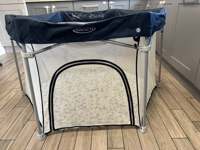 Play pen