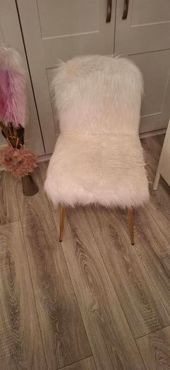 Dressing table chair