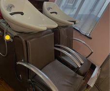 Double backwash basin chair