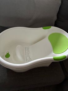 Newborn baby bath