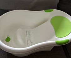 Newborn baby bath