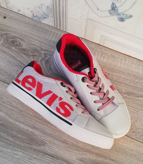 Levi's boys slip on trainers like new condition UK2.. EUR 34