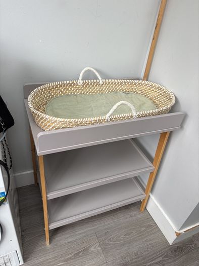 Baby elegance Ollie changing table with basket included