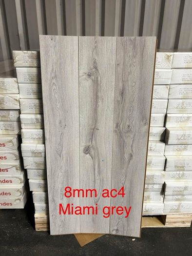 New flooring 8mm laminated ac4 on sale