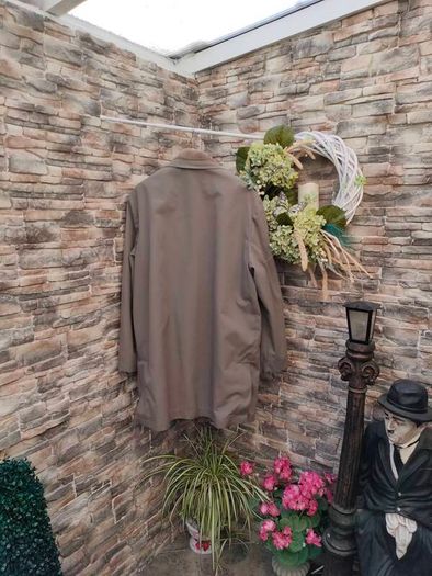 Vintage 80s JW Balfour overcoat  Size XL -XXL , measurements in the photos  Faux fur lined  Multiple pockets  Great condition for its age  Extremely warm