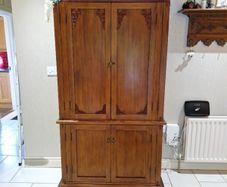 linen press