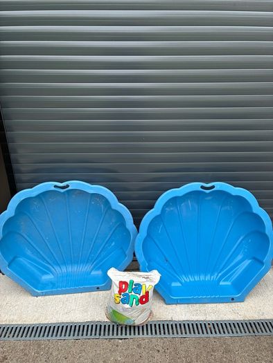 Maxi Shell Sand Box and Sand